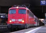 110 491-8 wartet mit der RB 30530 nach Wesel auf die Ausfahrt aus dem D�sseldorfer Hbf.