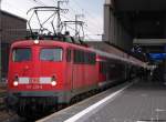 Nachdem 110 429-8 den Leerzug f�r aus der D�sseldorfer Abstellung zum Hbf geschoben hat, werden die Stromabnehmer getauscht, bevor die Lok den RE 10452 nach Aachen zieht.