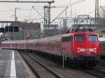 110 489-2 ist mit dem Leerzug f�r den letzten RB 35 Verst�rker aus Duisburg am D�sseldorfer Hbf angekommen.
