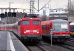 Mit dem Leerzug f�r die RB 30536 rollt 110 415-7 in den D�sseldorfer Hbf ein.