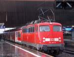 Au�erplanm��ig schiebt 110 457-9 die RB 30534 von D�sseldorf nach Emmerich.