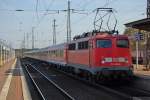 110 406-6 mit einem richtigen Zug in Hanau am 23.09.2009.