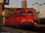 110 200-3 steht mit einem Sonderzug im Berliner Hbf.