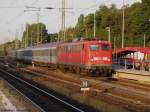 Hier kommt 115 166-1 mit EN 477 aus Grunewald am Autozuggleis in Wannsee an.