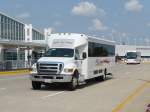 Ford/415018/153350---aries-charter-chicago-- (153'350) - Aries Charter, Chicago - Nr. 157/15'510 PT - Ford am 20. Juli 2014 in Chicago, Airport O'Hare