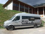 Mercedes/698309/216474---bergbahnen-destination-gstaad-- (216'474) - Bergbahnen Destination, Gstaad - BE 526'440 - Mercedes am 26. April 2020 in Zweisimmen, Talstation Rinderberg