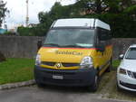 Renault/703204/217878---carpostal-ouest---vd (217'878) - CarPostal Ouest - VD 106'899 - Renault am 13. Juni 2020 in Sullens, Auberge