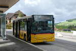 Biglen/899590/281020---postauto-bern---nr (281'020) - PostAuto Bern - Nr. 218/BE 843'218/PID 10'675 - Heuliez am 5. Oktober 2025 beim Bahnhof Biglen