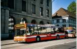 (063'225) - AAR bus+bahn, Aarau - Nr. 153/AG 7553 - MAN am 3. September 2003 beim Bahnhof Aarau