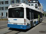 (235'051) - VBZ Zrich - Nr. 628/ZH 875'628 - Volvo am 2. Mai 2022 beim Bahnhof Zrich-Wiedikon