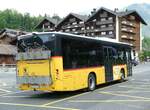 (251'155) - Kbli, Gstaad - BE 235'726/PID 10'535 - Volvo am 6. Juni 2023 beim Bahnhof Gstaad
