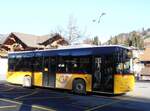 (257'923) - Kbli, Gstaad - BE 235'726/PID 10'535 - Volvo am 25. Dezember 2023 beim Bahnhof Gstaad
