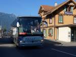 Mercedes/420156/155346---oberland-tours-grindelwald-- (155'346) - Oberland Tours, Grindelwald - Nr. 44/BE 26'807 - Mercedes (ex Vorfhrfahrzeug Fussball WM 2012) am 23. September 2014 beim Bahnhof Wilderswil