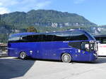 Neoplan/859625/265583---eichenberger-duedingen---fr (265'583) - Eichenberger, Ddingen - FR 411'960 - Neoplan am 13. August 2024 beim Bahnhof Meiringen