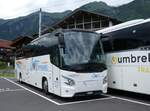 Brienz/887011/276480---joly-voyages-les-breuleux (276'480) - Joly Voyages, Les Breuleux - NE 138'178 - VDL am 7. Juni 2025 beim Bahnhof Brienz