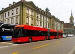 (277'524) - Bernmobil, Bern - Nr. 53 - Hess/Hess Doppelgelenktrolleybus am 4. Juli 2025 beim Bahnhof Bern