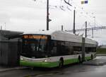(257'568) - transN, La Chaux-de-Fonds - Nr. 142 - Hess/Hess Gelenktrolleybus (ex TN Neuchtel Nr. 142) am 11. Dezember 2023 beim Bahnhof Marin-pagnier