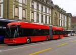 (277'522) - Bernmobil, Bern - Nr. 21 - Hess/Hess Gelenktrolleybus am 4. Juli 2025 beim Bahnhof Bern