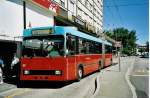 (049'022) - VB Biel - Nr. 69 - Volvo/R&J Gelenktrolleybus am 12. August 2001 beim Bahnhof Biel