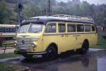 Diser alte Steyr Postbus stand am 22.10.1993 am Bahnhof in Payerbach (sterreich).