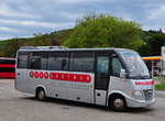 Midibus IVECO 70C17 vom Reisebro BAUMGARTNER aus Obersterreich in Krems gesehen.