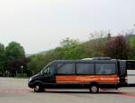 Kleinbus MERCEDES BENZ Sprinter von FELNER Busreisen aus sterreich am 29.4.2013 in Krems an der Donau.