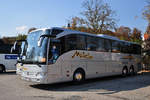 Mercedes Tourismo von Miklo Reisen aus Wien in Krems gesehen.