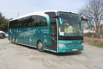 Mercedes-Benz O 580 Travego  von Knigsklasse der Firma SCHRNIG Reisen stand am 27.03.2016 im Ostseebad Binz