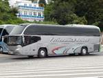 Neoplan Cityliner von Ferienglück-Sonnenschein-Reisen aus Deutschland im Stadthafen Sassnitz.