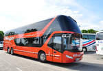 Neoplan Skyliner von Efinger Reisen aus der BRD in Krems gesehen.