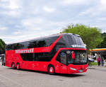 Neoplan Skyliner von Biendl Reisen aus der BRD in Krems gesehen.