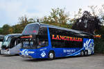 Neoplan Skyliner von Langthaler Reisen aus Niedersterreich in Krems gesehen.