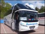 Neoplan Starliner von Ramspeck aus Deutschland im Stadthafen Sassnitz.