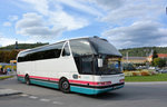 Neoplan Starliner von KBA Tours mit Hnger in Krems unterwegs.