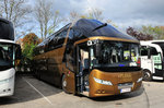 Neoplan Starliner von Platzl Reisen aus sterreich in Krems gesehen.