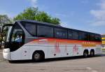 Neoplan Tourliner von Caldana aus Italien am 23.4.2015 in Krems.