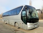 Neoplan Tourliner von Aprigoni aus Italien in Wien beim Donauturm gesehen.