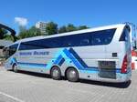 Scania Irizar von Sørens Rejser aus Dänemark im Stadthafen Sassnitz.