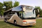 SETRA 416 GT-HD aus England am 12.7.2013 in Krems an der Donau.