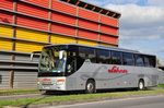 Setra 416 GT-HD von Lehner Reisen aus der BRD in Krems unterwegs.