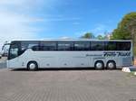 Setra 417 GT-HD von Fritz Kühl aus Deutschland im Stadthafen Sassnitz.