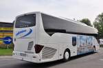 Setra 516 HD von Euroworld aus der SK am 30.4.2015 in Krems unterwegs.