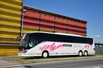 Setra 517 HD von M.Albrecht  Rofan Reisen  aus sterreich in Krems gesehen.