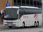 Volvo 9900 von Hisinge Buss aus Schweden im Stadthafen Sassnitz.