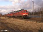 232 228-7 und eine 233 ziehen ein Kohlezug durch Wiesau/Oberpfalz nach S�den.