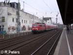 111 135 zieht ein RE6 nach Aachen durch D�sseldorf-V�lklingerstrasse am 06.01.06