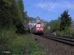111 212-7 zieht den RE4243 N�rnberg - M�nchen durchs Felsentor.