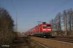 112 185-4 zieht den RE 18107 nach Eisenh�ttenstadt bei Briesen (Mark) 08.03.11