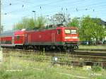 Am 19.04.07 schiebt 112 121-9 den RE1 Magdeburg in den Bahnhof Eisenh�ttenstadt.