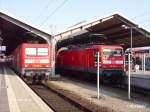 114 015-1 steht mit dem RE1 Magdeburg HBF auf Gleis 11 w�redn 112 187-0 auf Gleis 9 mit RE1 Brandenburg HBF bereit steht.
